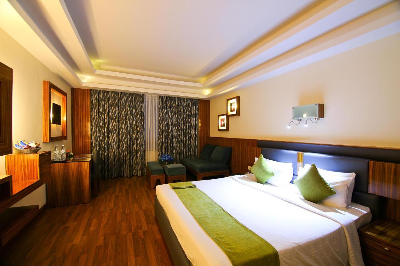 Gokulam Park Hotel Kochi Kültér fotó