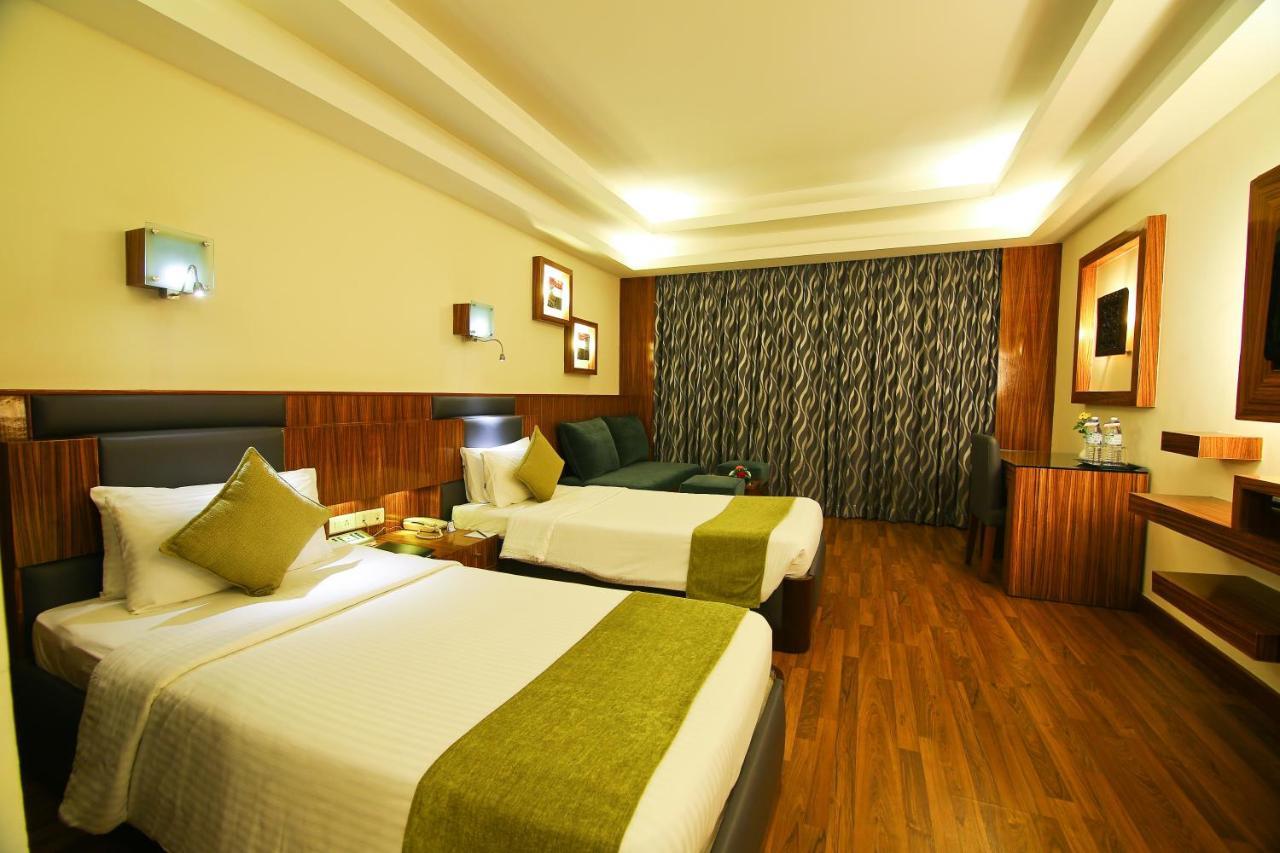 Gokulam Park Hotel Kochi Kültér fotó