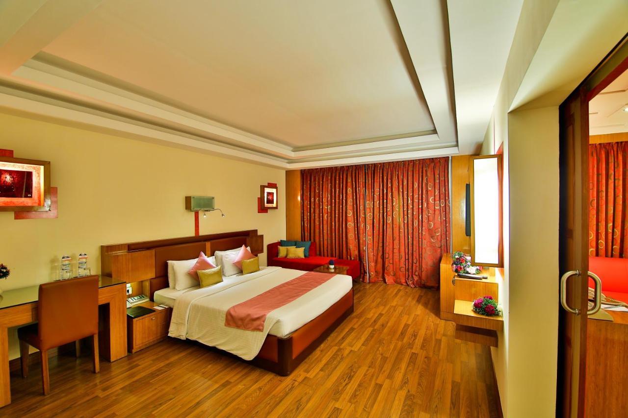 Gokulam Park Hotel Kochi Kültér fotó