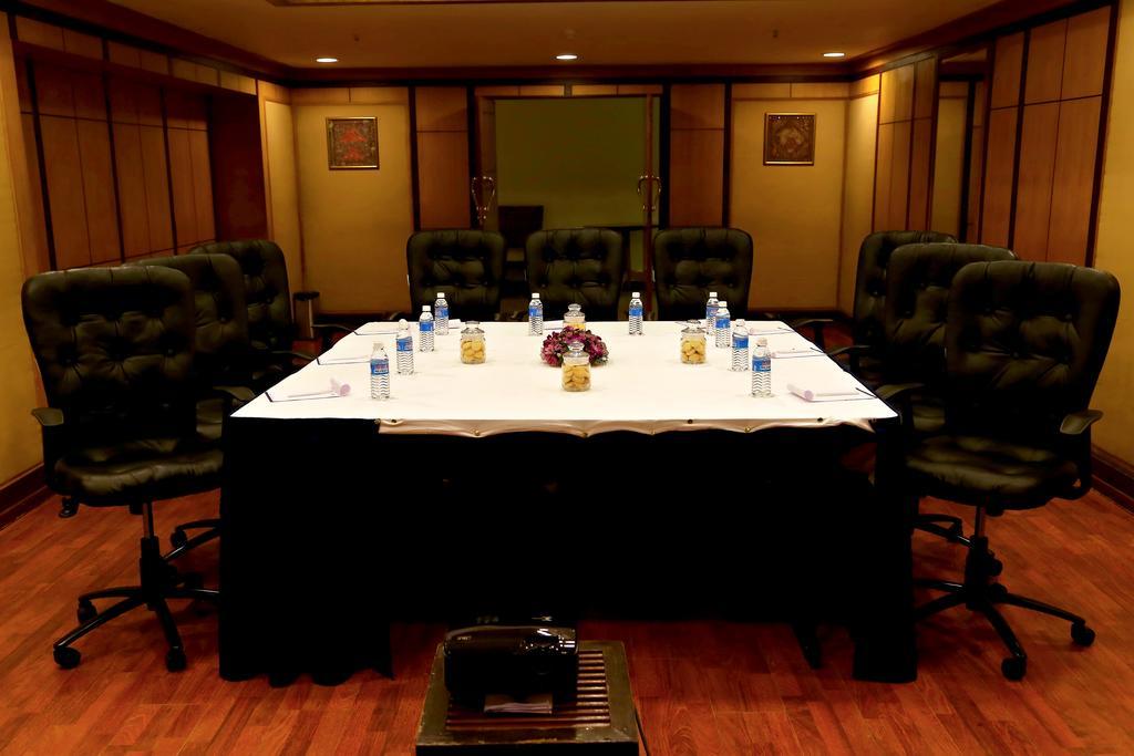 Gokulam Park Hotel Kochi Kültér fotó