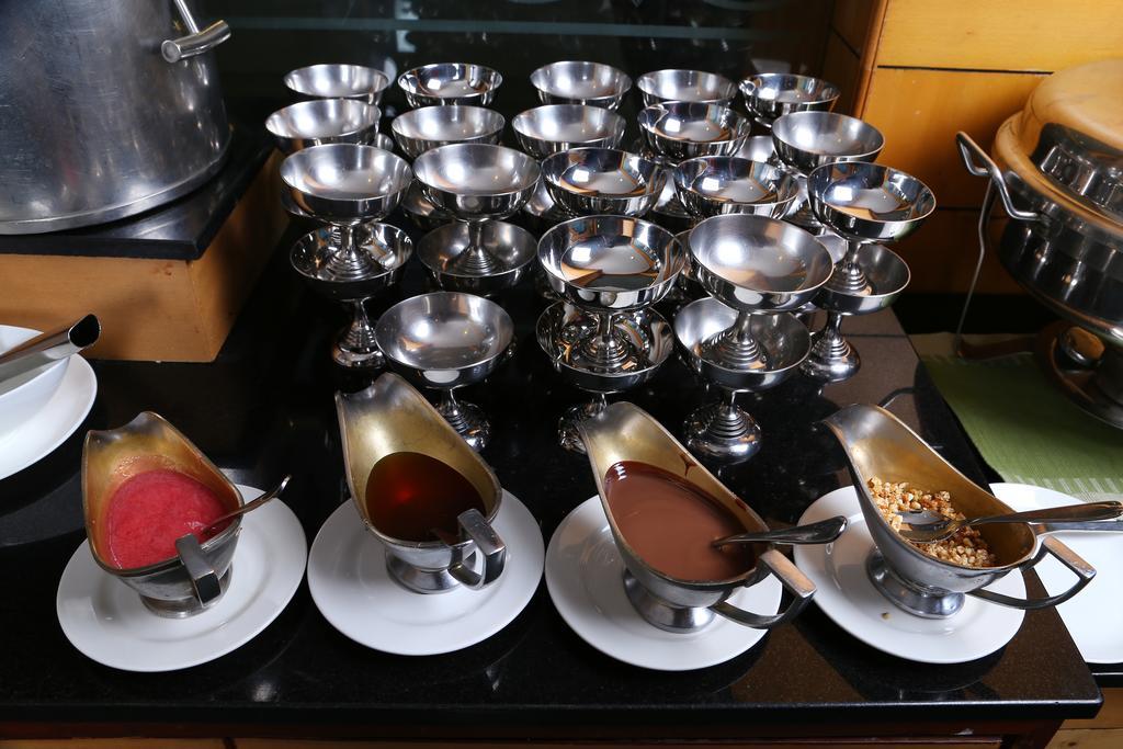 Gokulam Park Hotel Kochi Kültér fotó