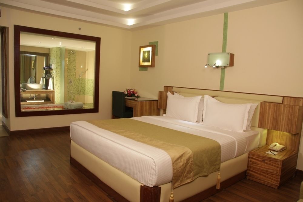 Gokulam Park Hotel Kochi Kültér fotó